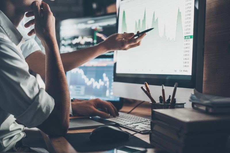 Bitcoin míří zpět k 1 800 000 Kč a altcoiny čekají na průlom