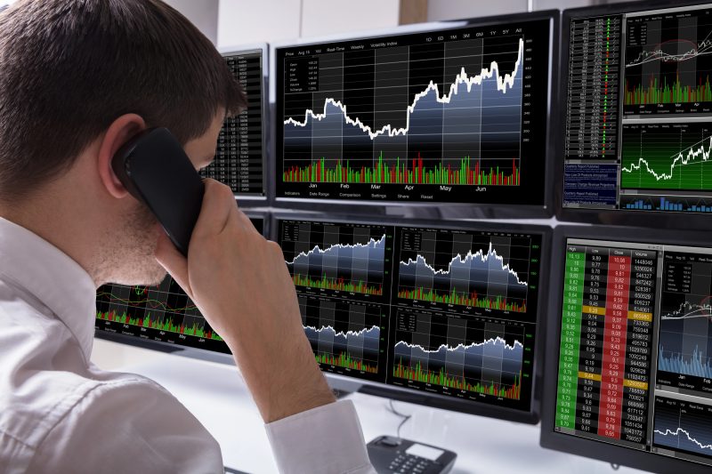 Kde koupit akcie a jaké společnosti vybrat?