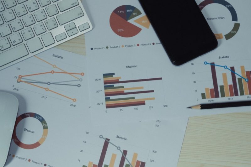 Rekordní prosinec drahých kovů a varování před korekcí