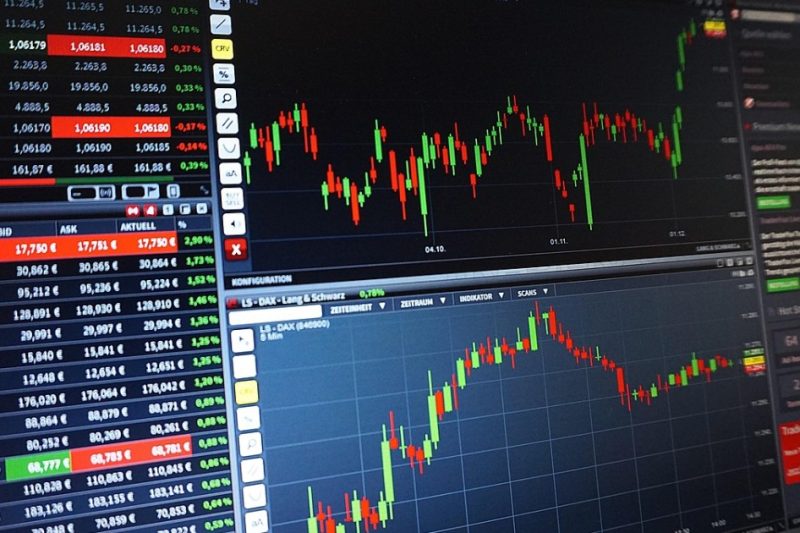 České akcie lákají rekordními dividendami a otázkou jejich udržitelnosti