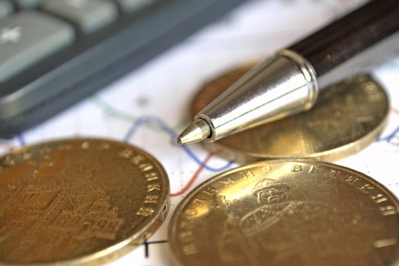 JPMorgan mírní obavy ze stablecoinů a bankéři varují před odlivem vkladů