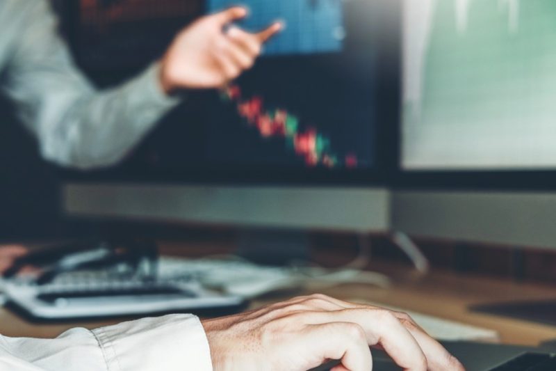 Fond ARK Fintech překonal propad a vydělal díky sázce na AI