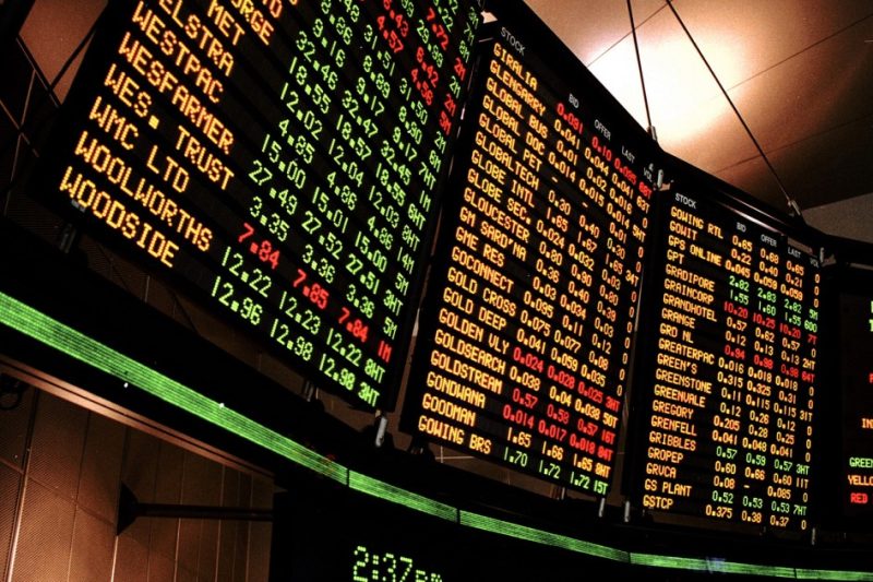 Spor Trumpa s Powellem investory zatím od prodeje USA neodradil